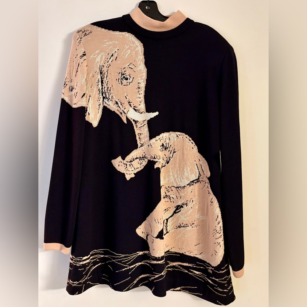 St. John Black and Beige Sweater